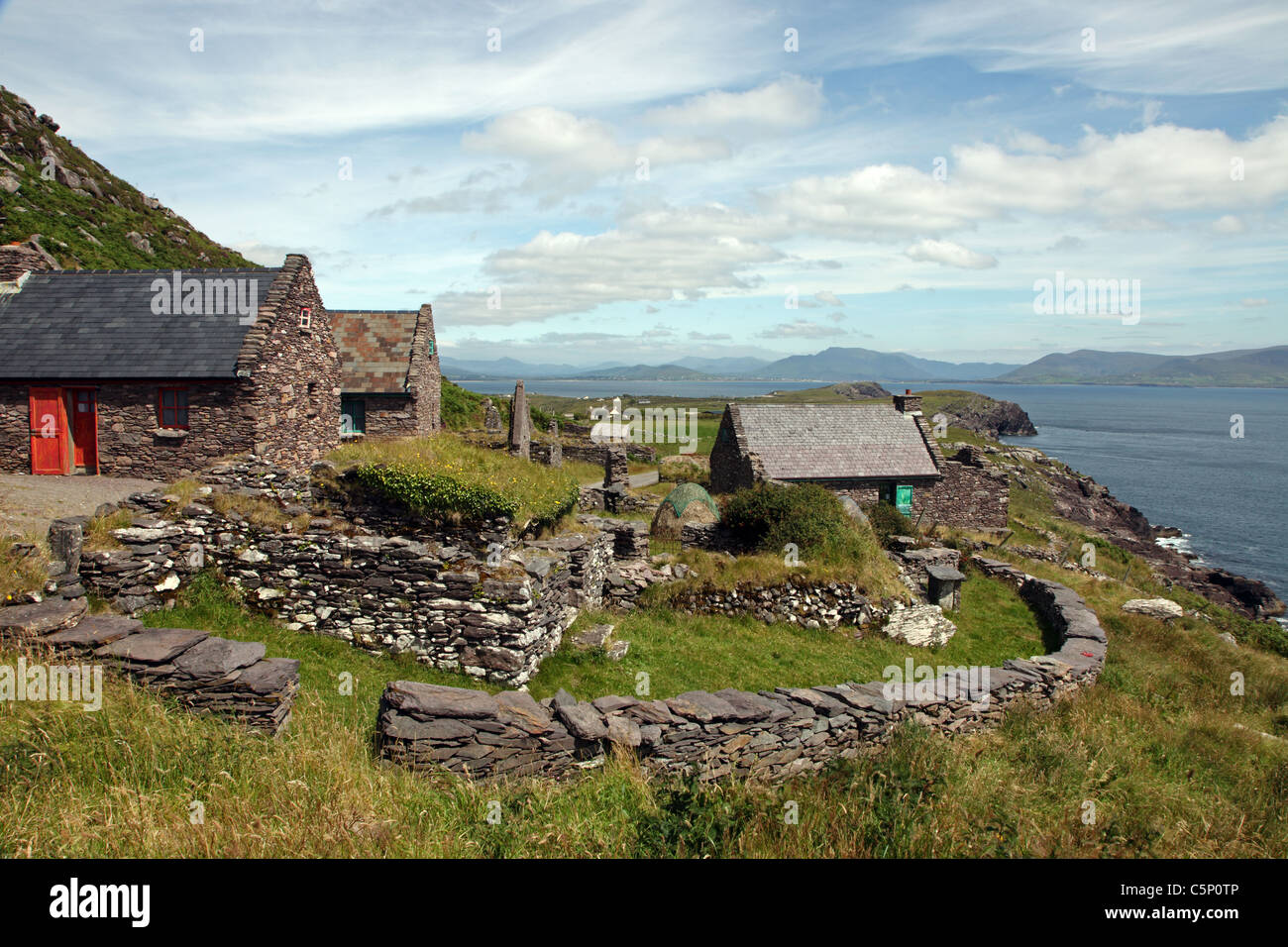 Cill Rialaig pre-carestia borgo restaurato come un rifugio di artisti Ballinskelligs Co Kerry Irlanda Foto Stock