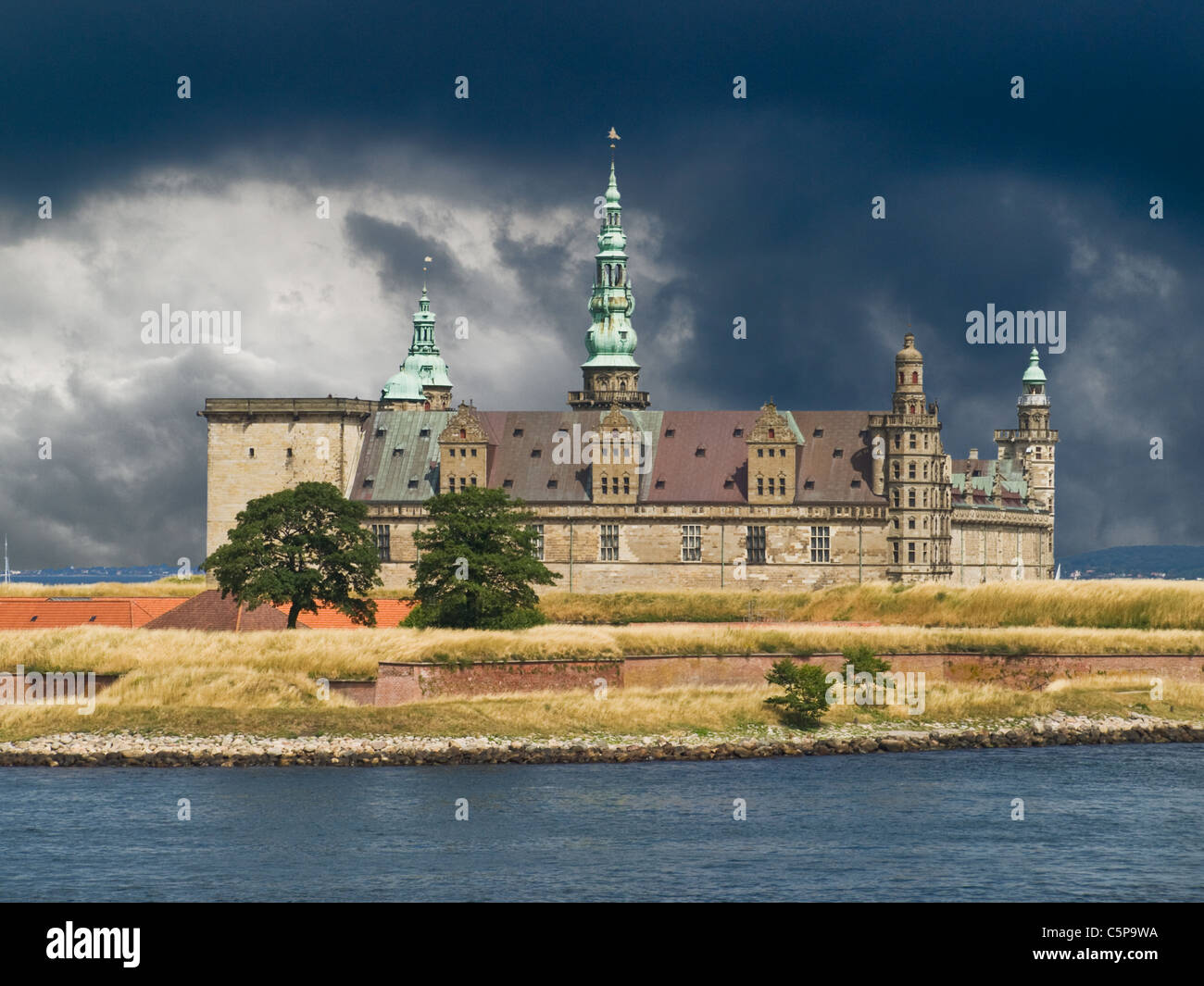 Borgo Castello Kronborg, Elsinore Comune, Regione Hovedstaden, isola di Zelanda, Danimarca, Europa Foto Stock