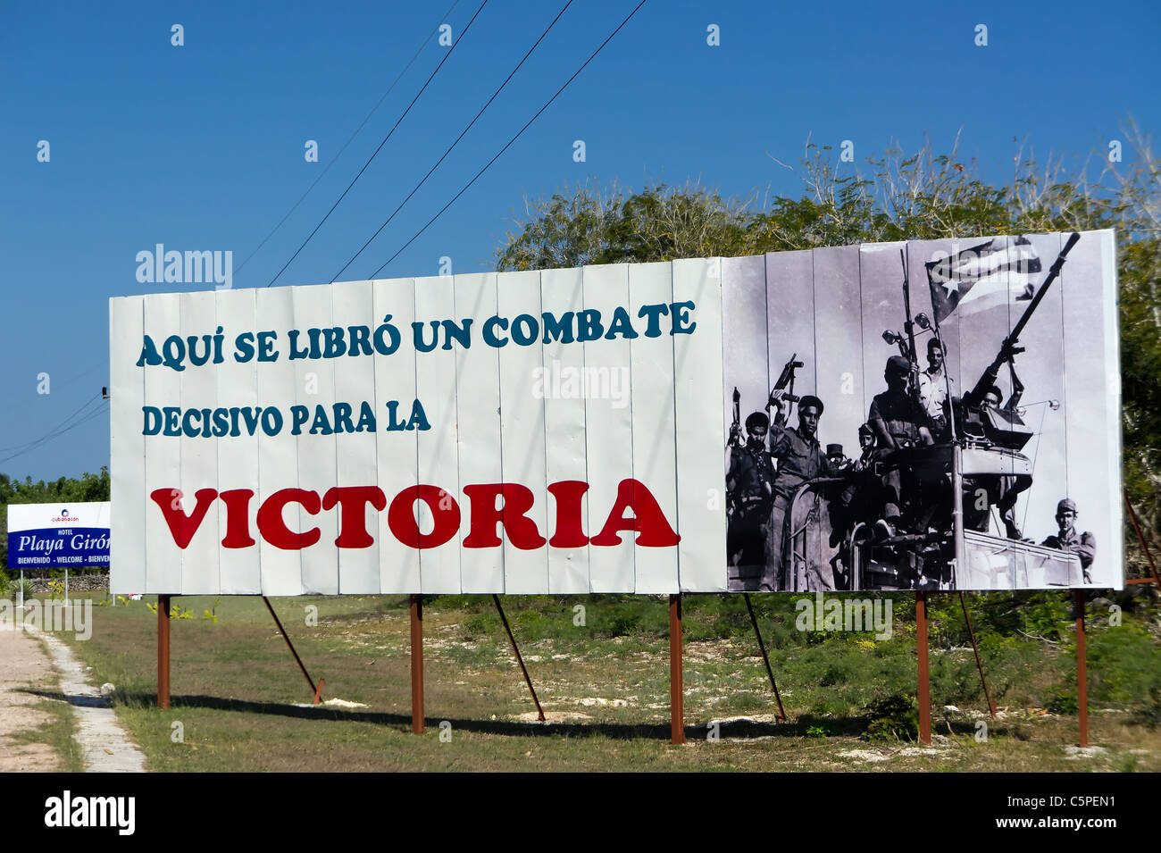Baia cubana di suini vittoria propaganda cartello stradale, Playa Giron, Cuba Foto Stock