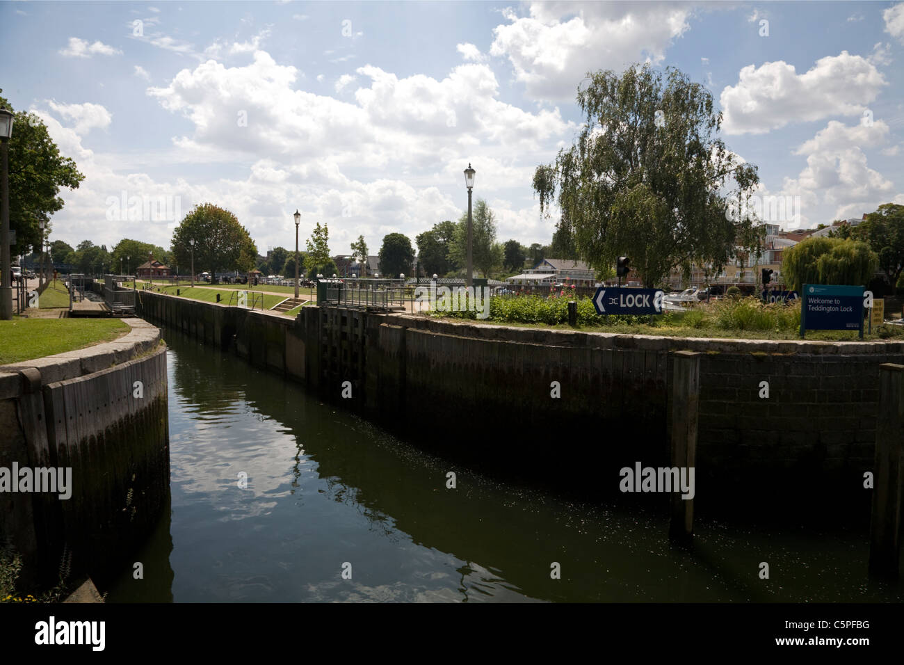 Teddington lock fiume Tamigi teddington middlesex in Inghilterra Foto Stock