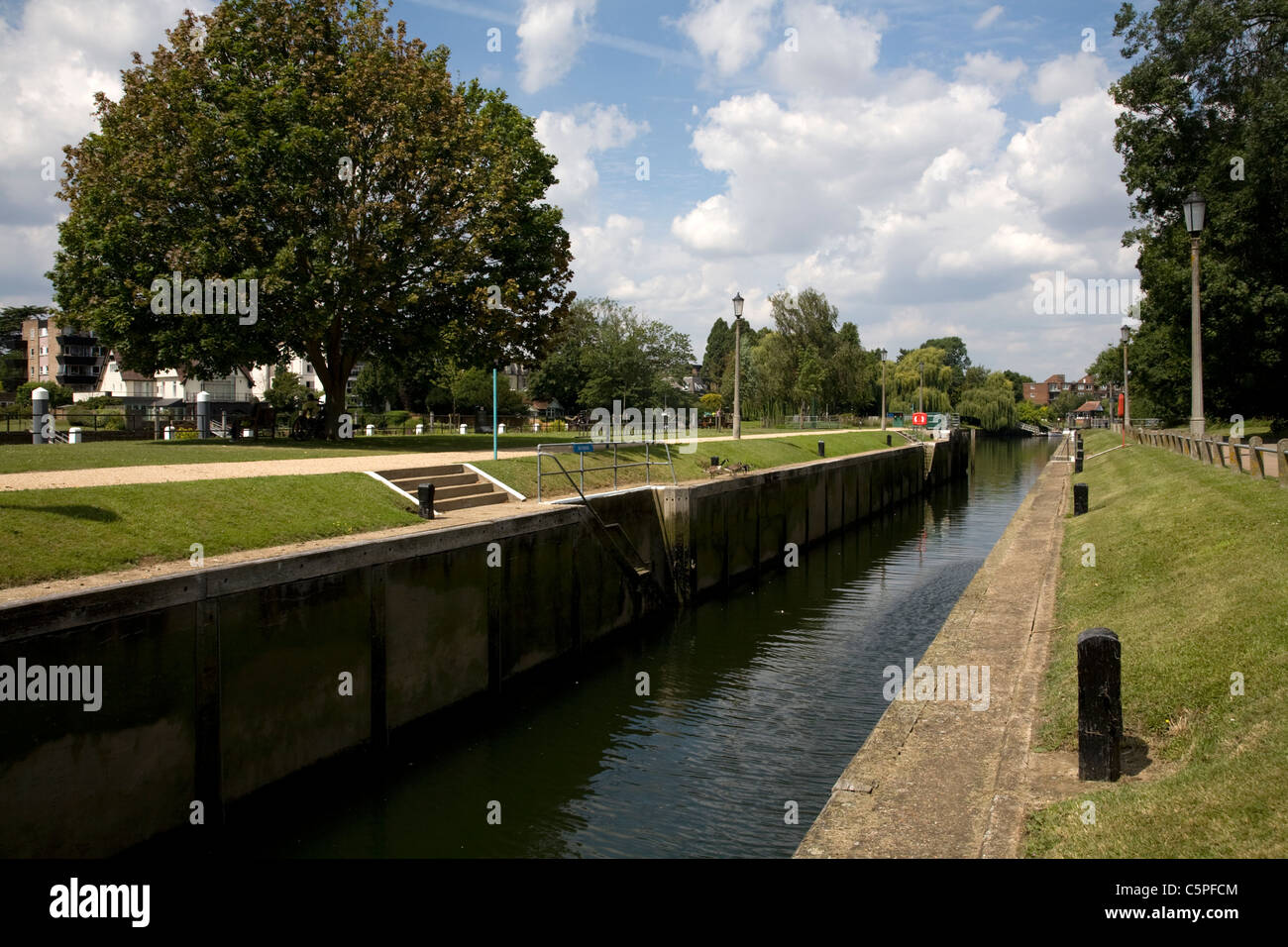 Teddington lock fiume Tamigi teddington middlesex in Inghilterra Foto Stock