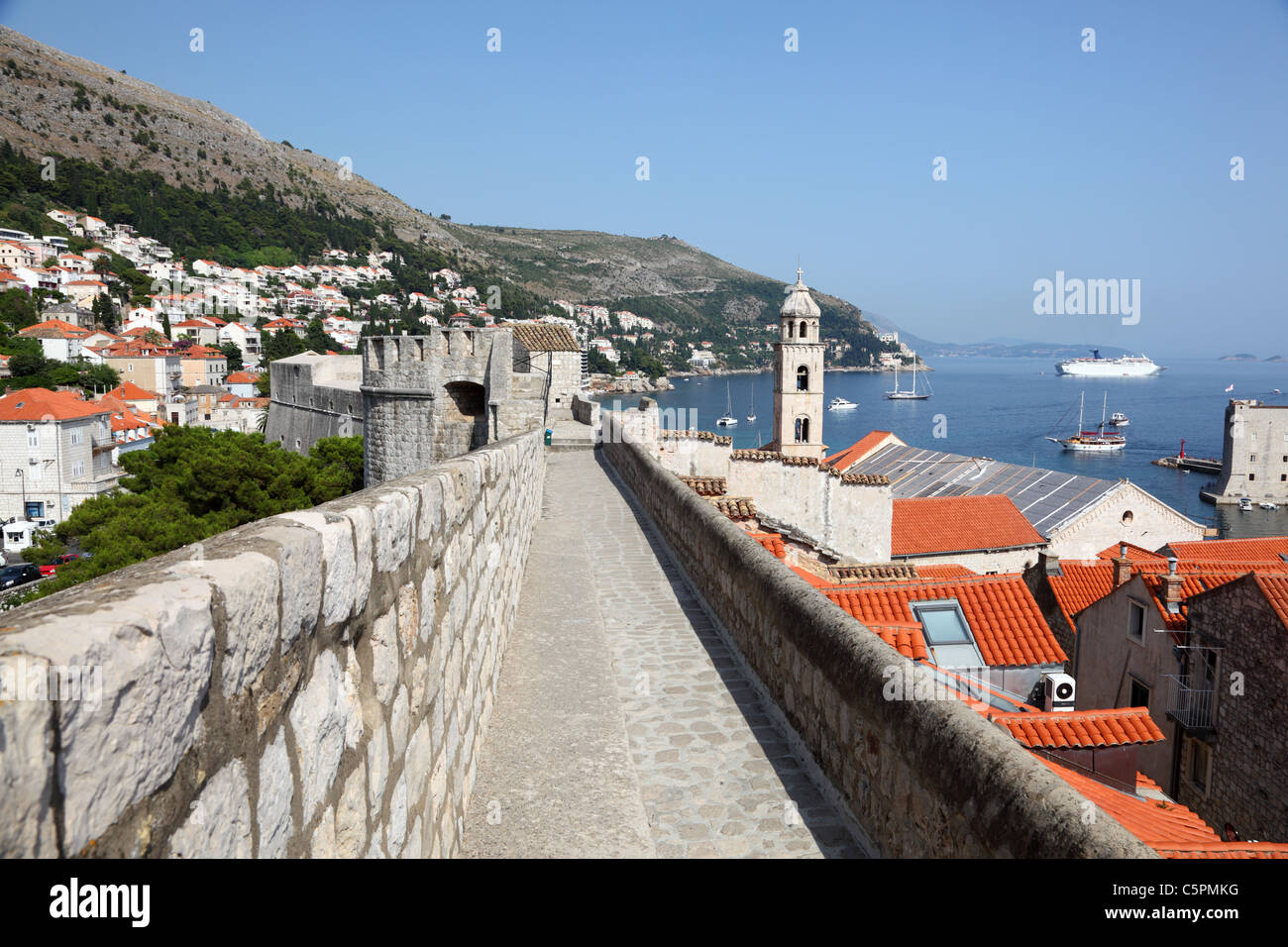 Vecchia città fortificata a parete di Dubrovnik, Croazia Foto Stock
