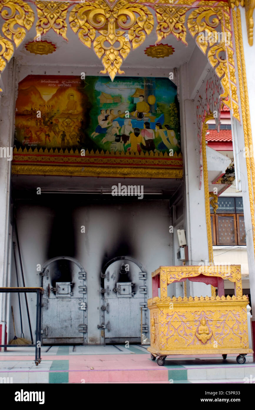 Un inceneritore utilizzato per cremare defunto popolo Buddista è una parte del tempio motivi in Khorat, Thailandia. Foto Stock
