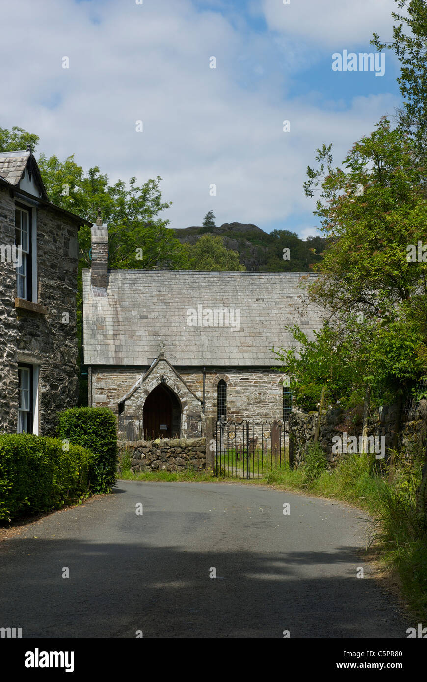 Chiesa della Santa Trinità, Seathwaite, Duddon Valley, Lake District, Cumbria, England Regno Unito Foto Stock