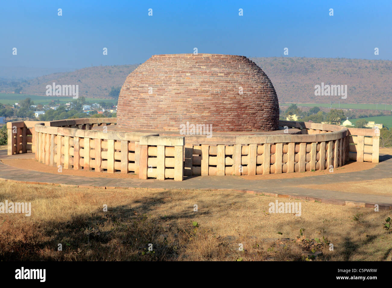 Monumenti buddisti: stupa 3 (II secolo a.C.), il sito Patrimonio Mondiale dell'UNESCO, Sanchi, India Foto Stock