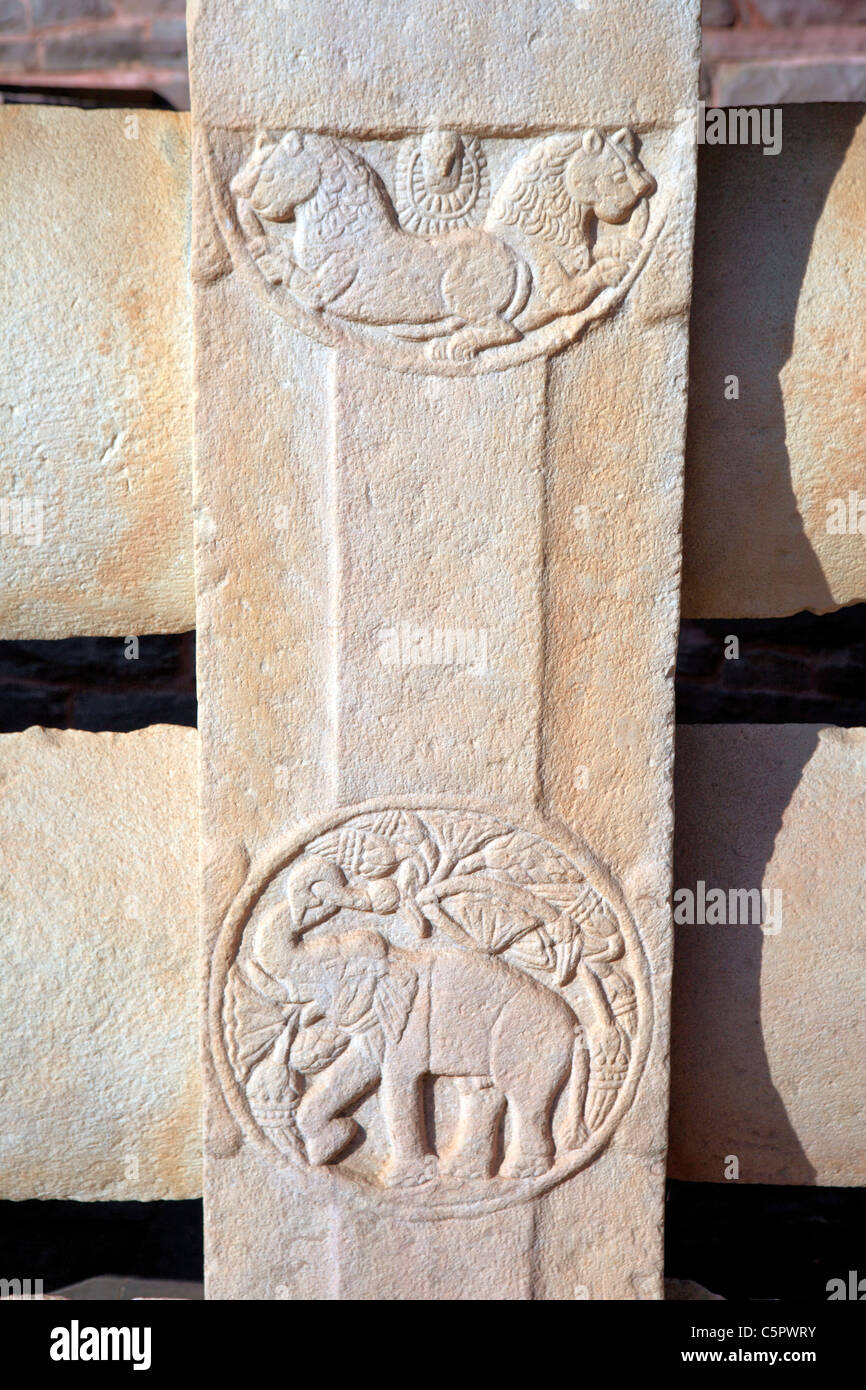 Monumenti buddisti: stupa 3 (II secolo a.C.), il sito Patrimonio Mondiale dell'UNESCO, Sanchi, India Foto Stock