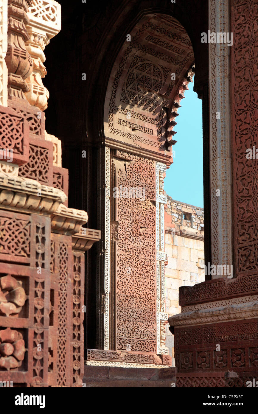 Qutb Minar, Alay Darvaza (sultan Ala-Ud Din a gate), 1310, Delhi, India Foto Stock