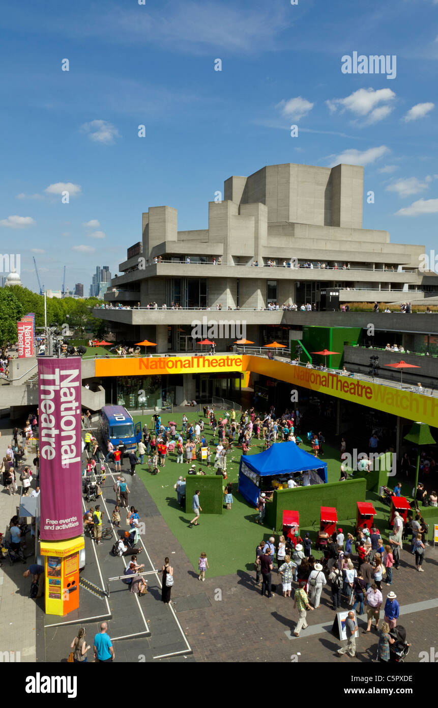 Il Teatro Nazionale sulla South Bank di Londra, Inghilterra, Gran Bretagna, Regno Unito Foto Stock