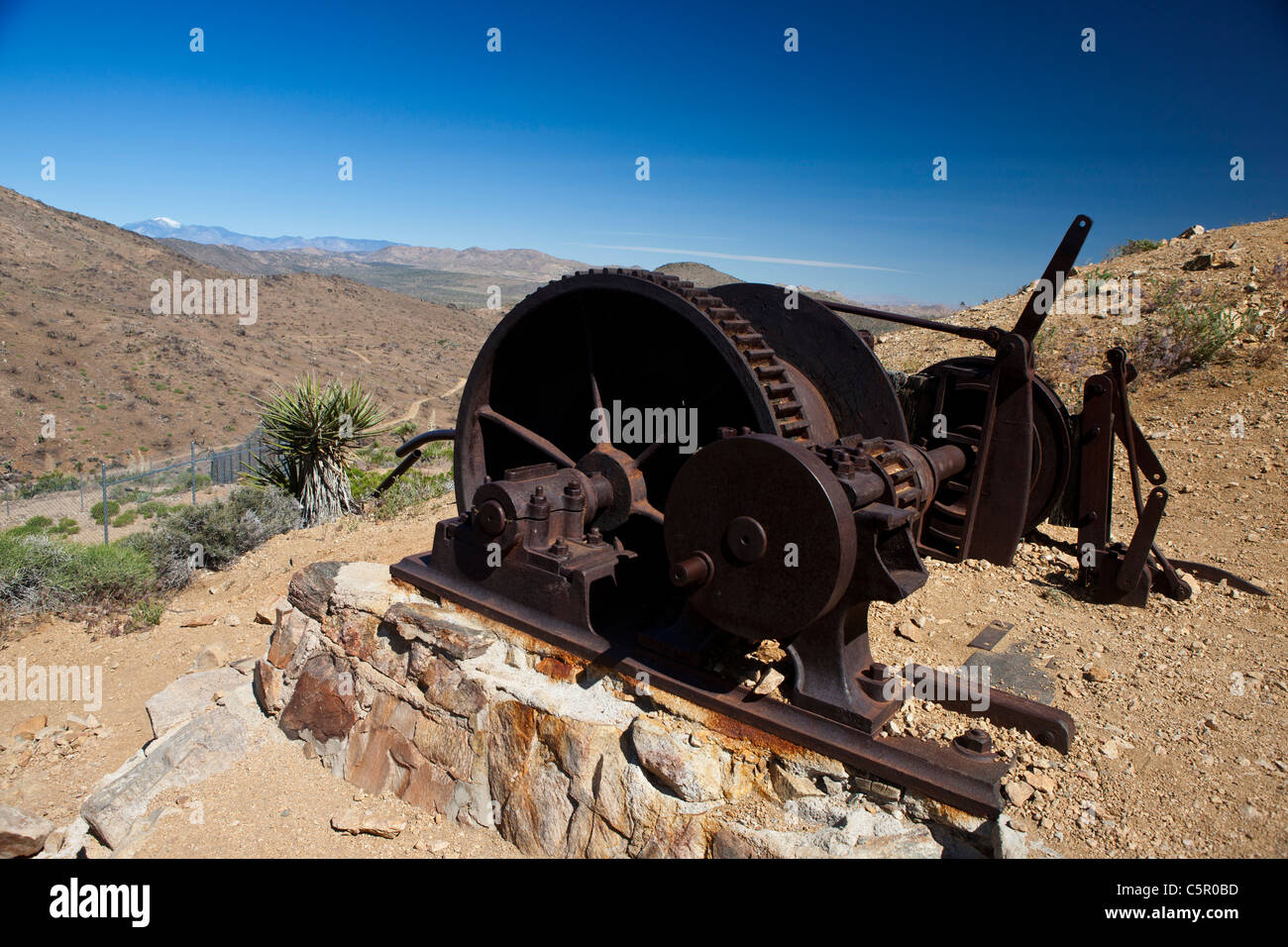 Abbandonate le attrezzature minerarie, Lost Horse Mine, Joshua Tree National Park, California, Stati Uniti d'America Foto Stock