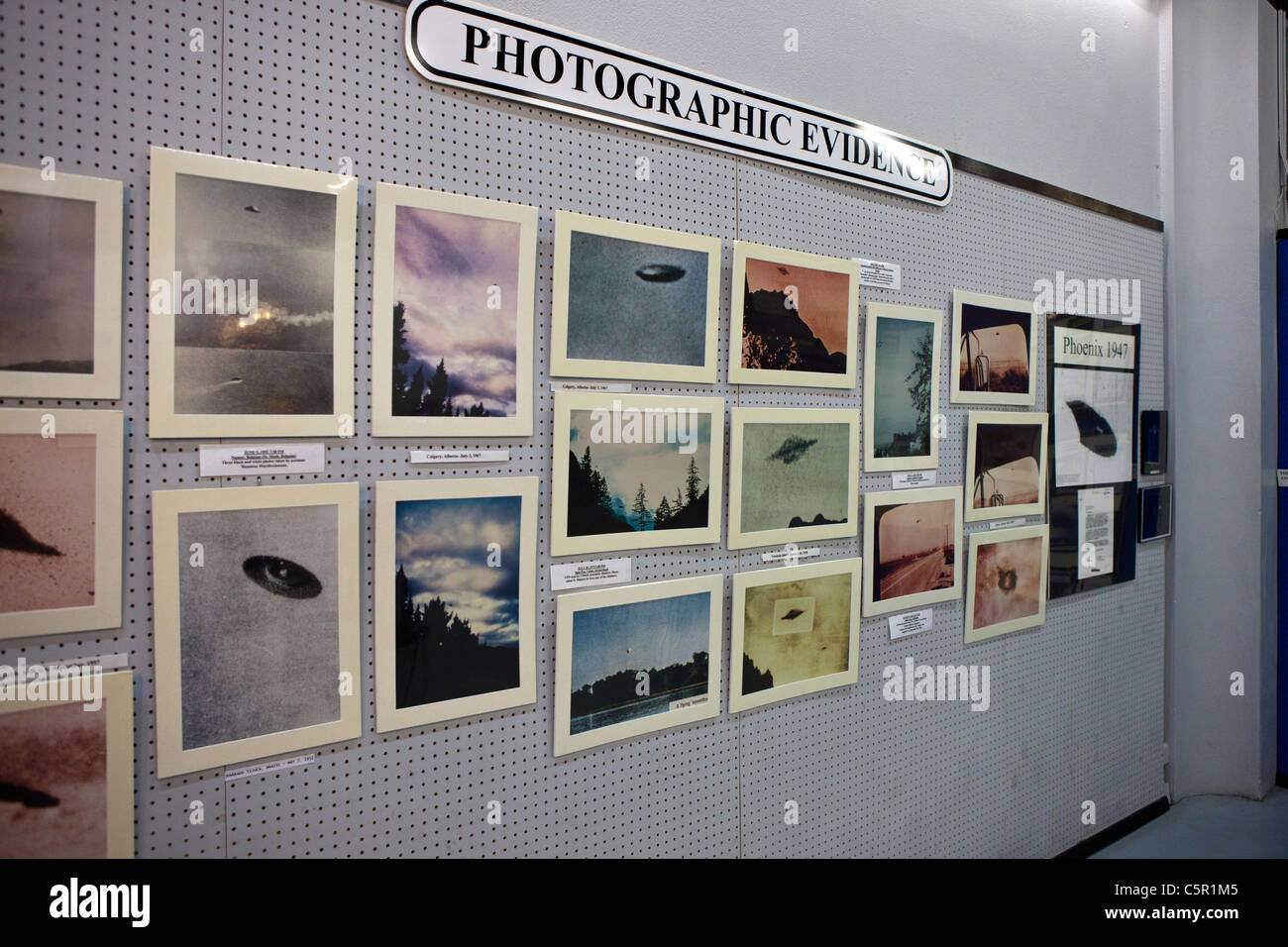 Prove fotografiche display del UFO, International UFO Museum e il centro di ricerca, Roswell, New Mexico, negli Stati Uniti. Foto Stock