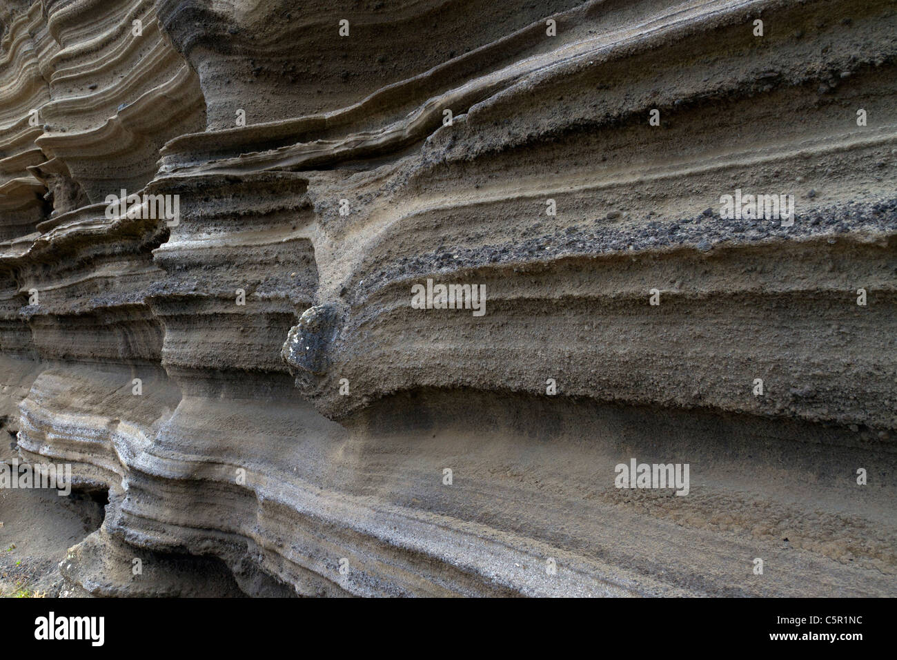 Eroso strati di una scogliera pareti a Capelas, São Miguel Island, Azzorre. Foto Stock