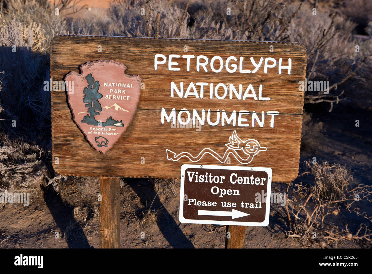 Parco nazionale di servizio in segno di benvenuto al centro visitatori, Petroglyph National Monument, Albuquerque, Nuovo Messico, STATI UNITI D'AMERICA Foto Stock