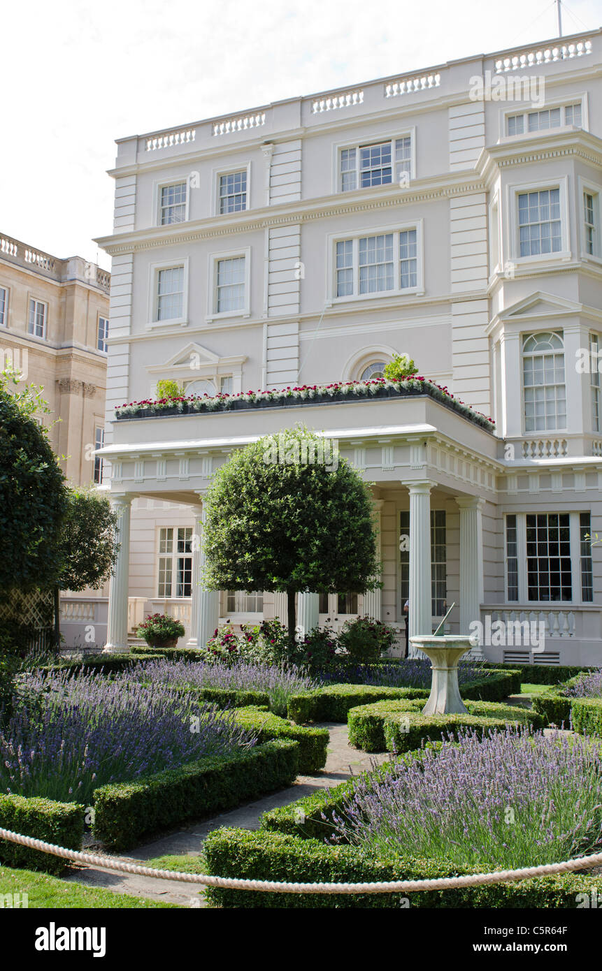 Clarence House garden Mall Westminster London Uk residenza del Principe Carlo e Camilla Duchessa di Cornovaglia. Foto Stock