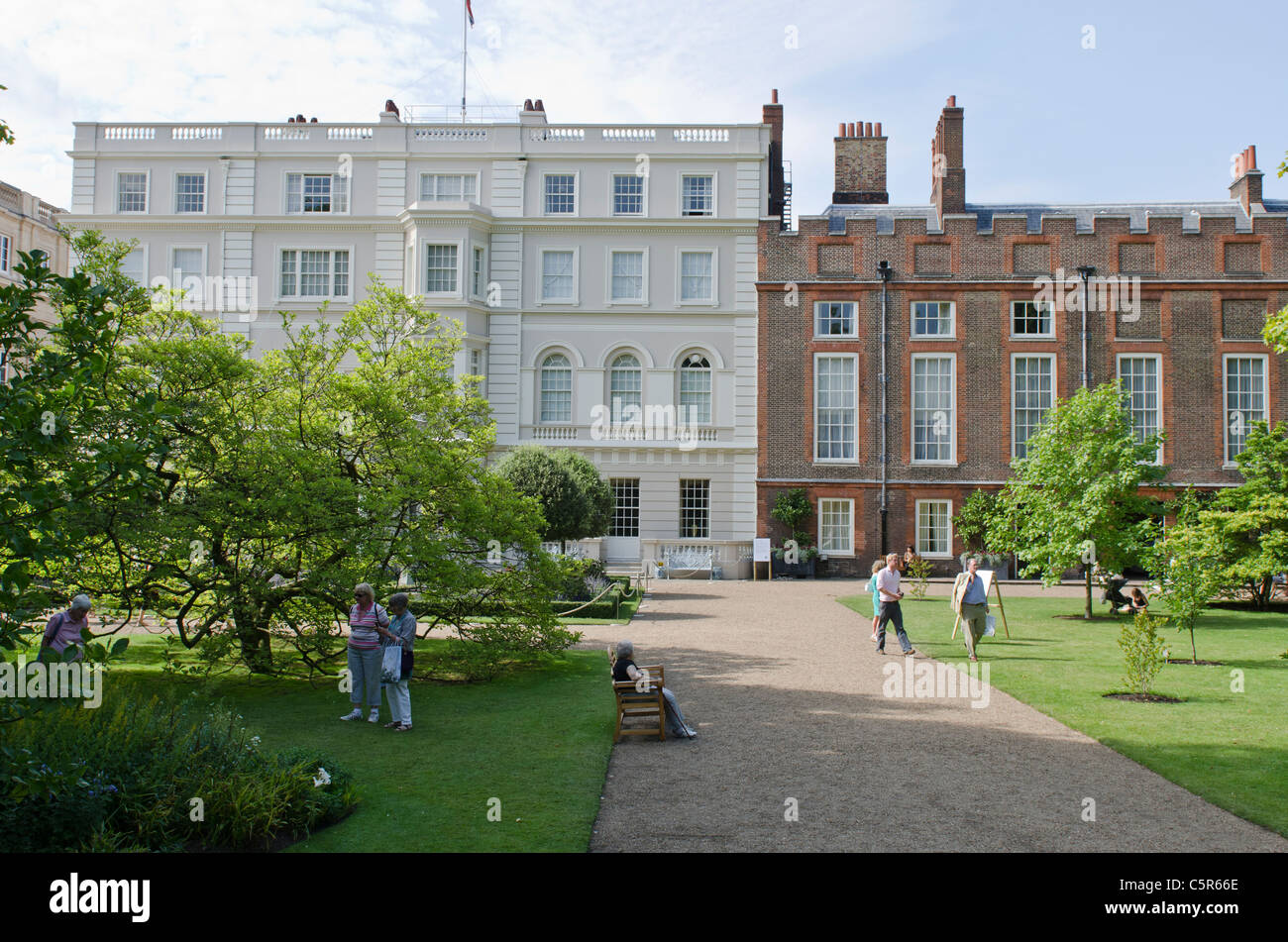 Clarence House e St James's Palace Garden Londra Uk. Casa del principe Carlo e Camilla Duchessa di Cornovaglia Iniziativa di avvio Foto Stock