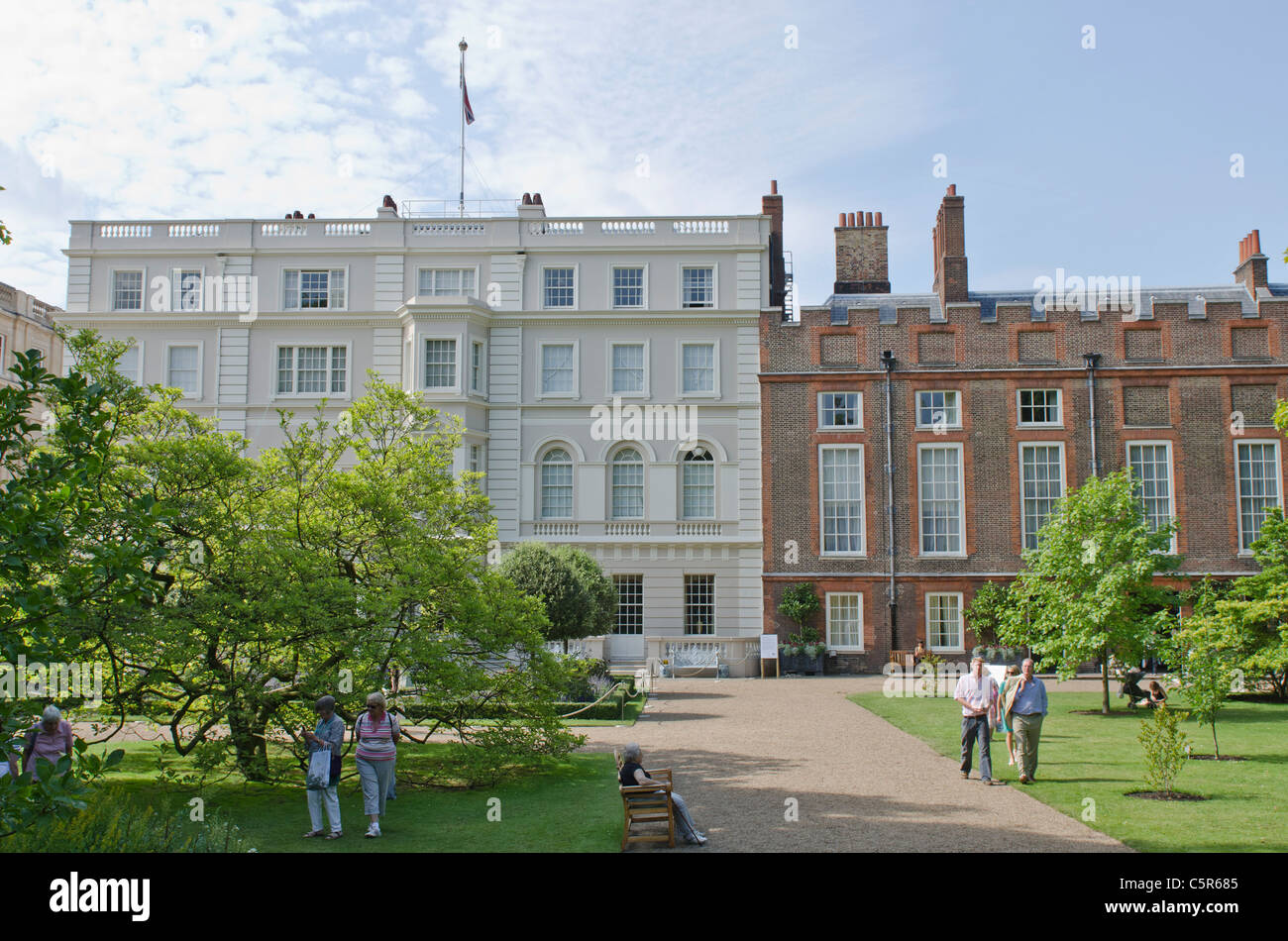 Clarence House garden Mall Westminster London Open day per avviare iniziativa del principe Charles promuovere uno stile di vita sostenibile Foto Stock