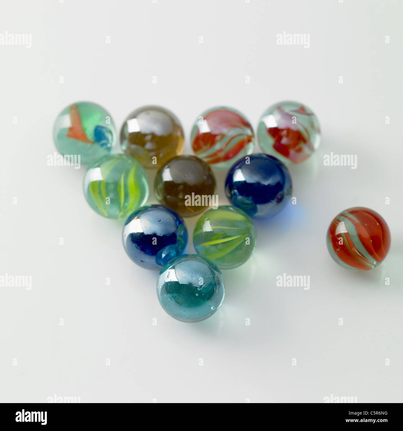 Marmi riuniti insieme in una forma a triangolo Foto Stock