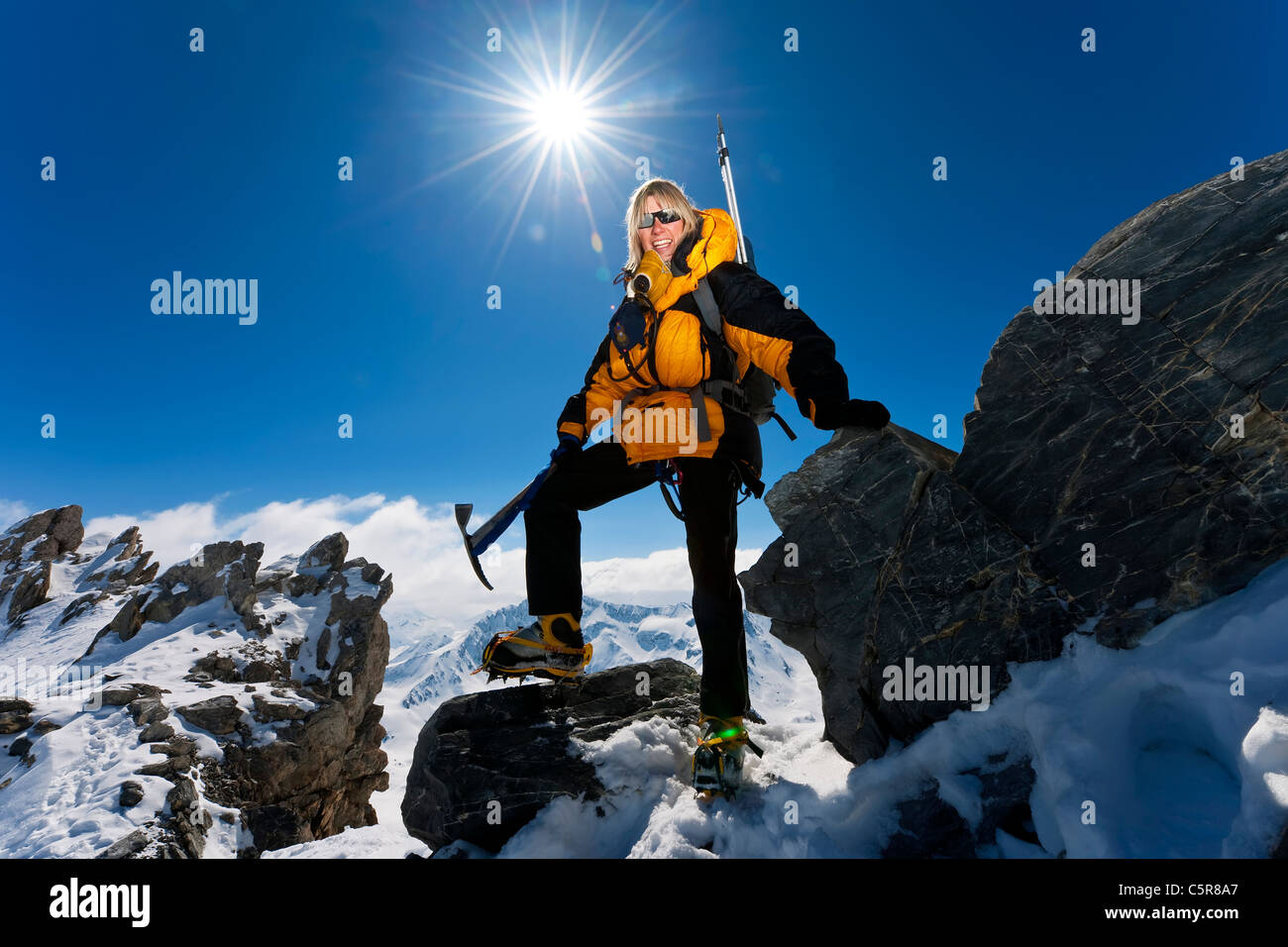 Alpinista sorrisi. Foto Stock