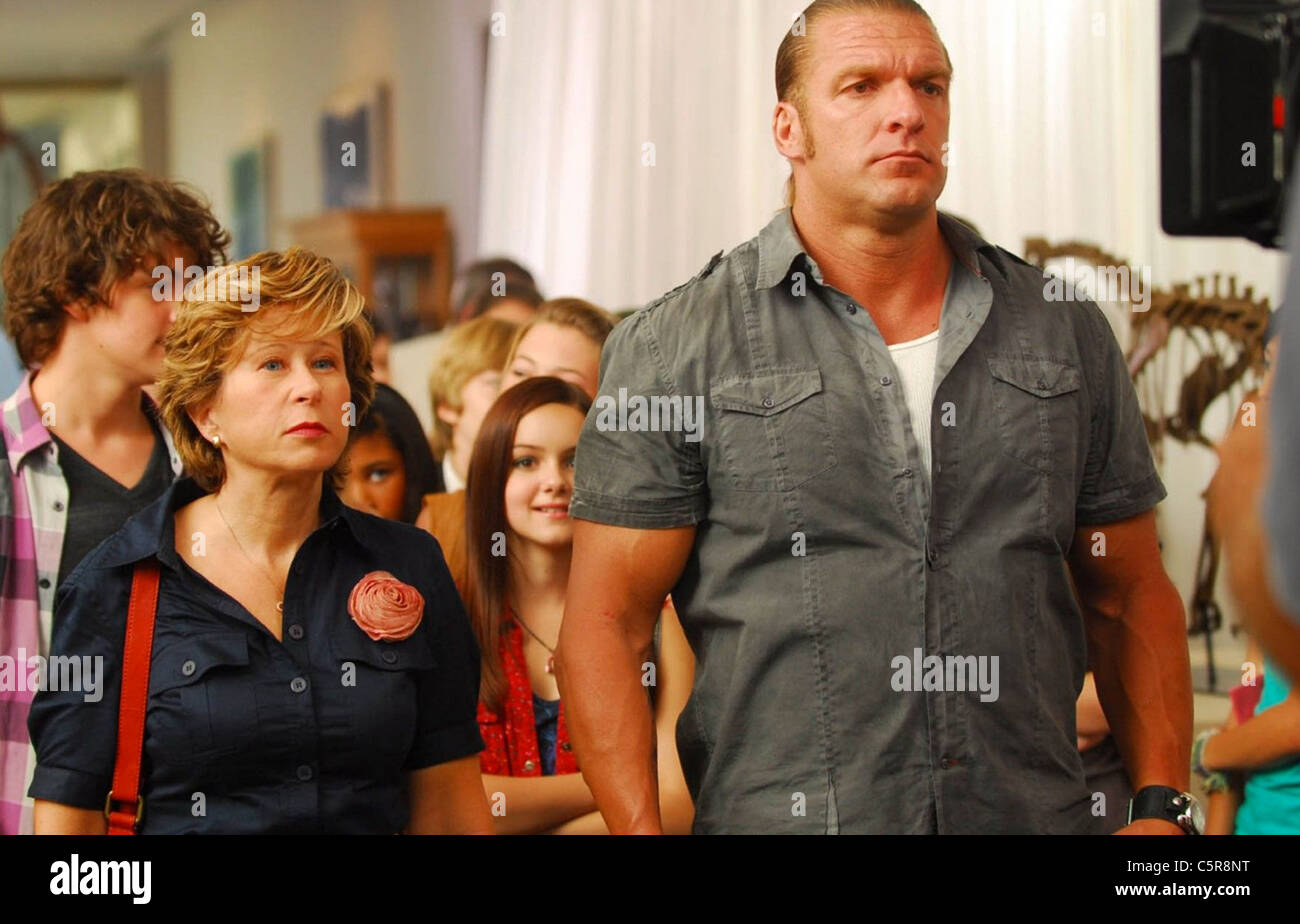 Il CHAPERONE 2011 WWE Studios film con Yeadley Smith a sinistra e Paul Levesque Foto Stock