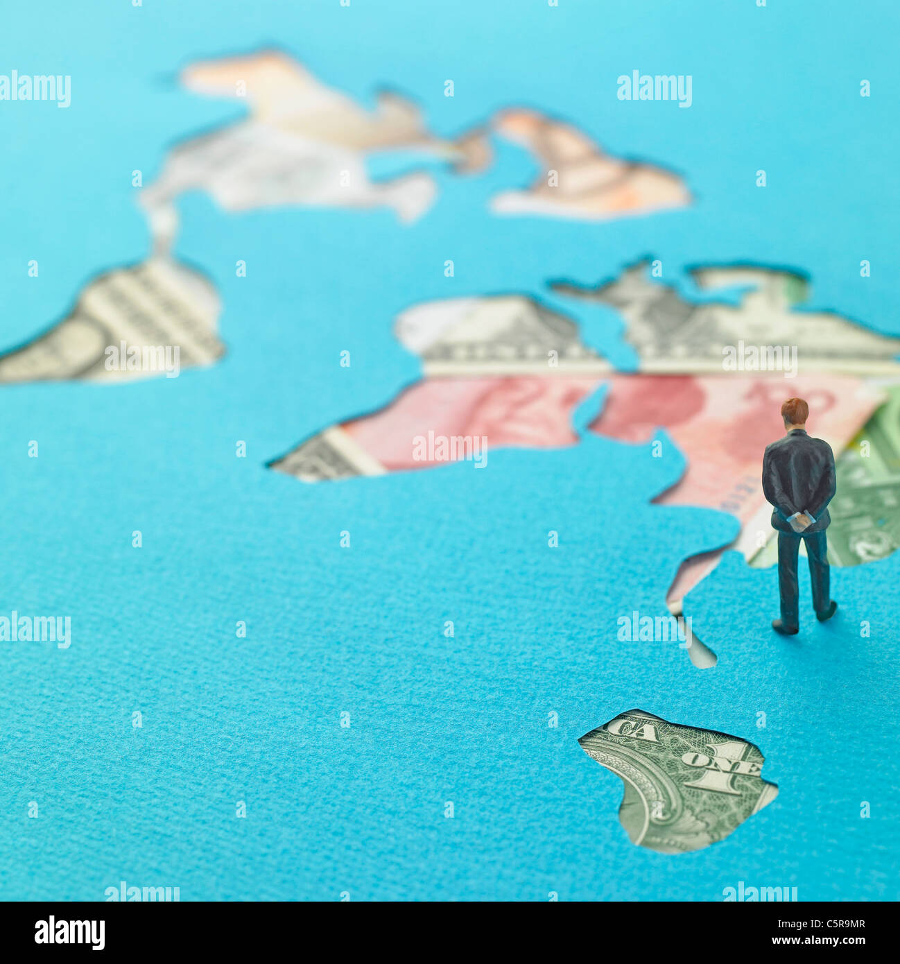 Mappa del mondo con una figurina Foto Stock