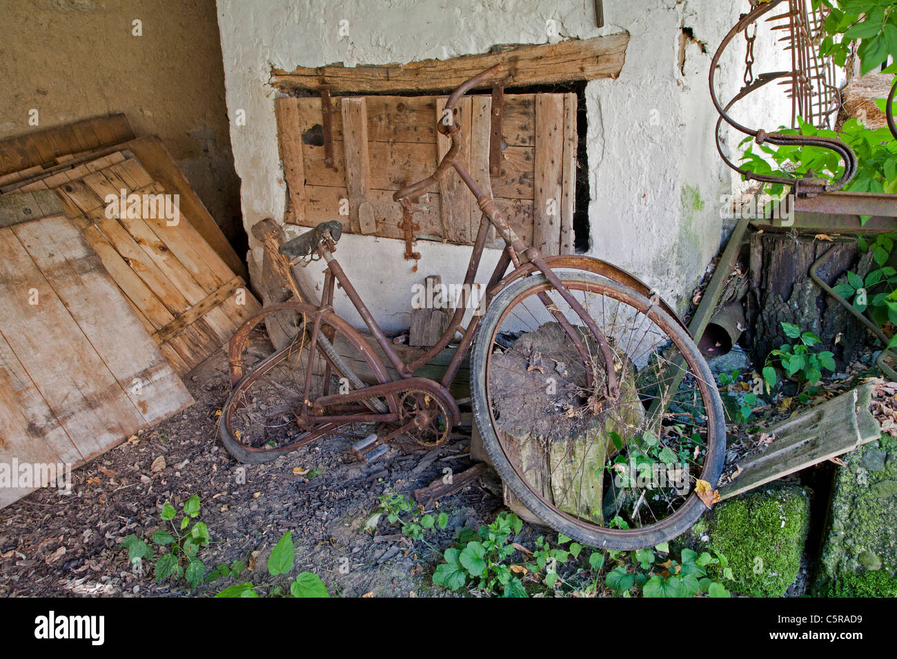 Vecchia bicicletta da cantiere di fattoria Foto Stock