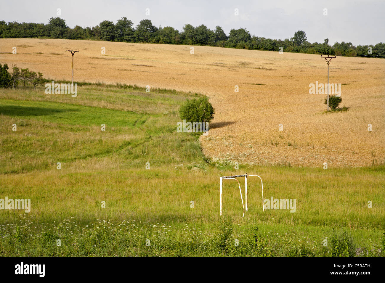 Campo e obiettivo soccer dal piccolo villaggio Foto Stock