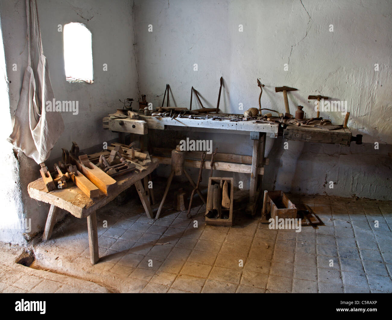 I falegnami di strumenti dalla vecchia fattoria - medio Slovacchia - Sebechleby Foto Stock