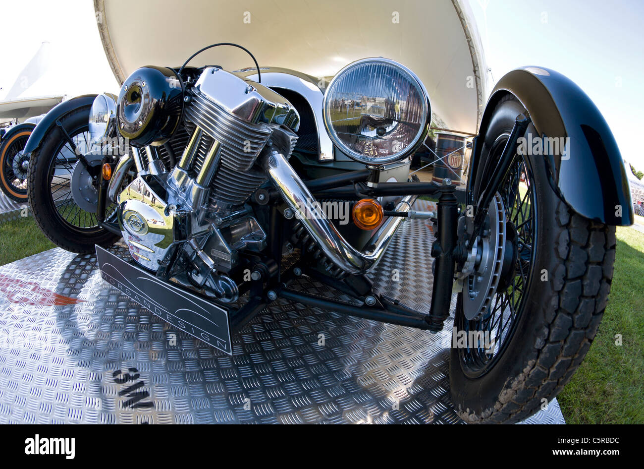 2011 Morgan 3 wheeler sul supporto al Festival di Goodwood di velocità, Sussex, Regno Unito. Foto Stock 2011 Morgan 3 wheeler sul supporto al Festival di Goodwood di velocità, Sussex, Regno Unito. Foto Stock