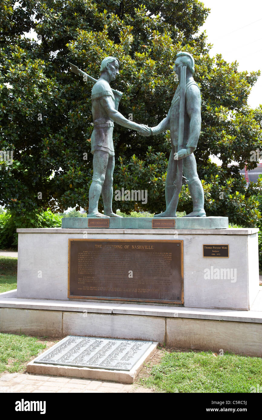 La fondazione della scultura di Nashville con James Robertson e john donelson Nashville Tennessee USA Foto Stock