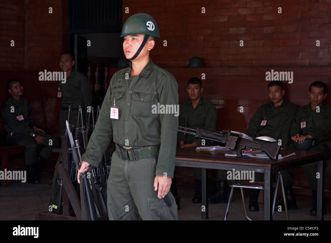 I soldati in Thailandia a un posto di guardia Foto Stock