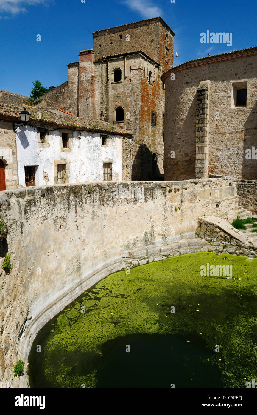 L'Europa, Spagna Estremadura, Trujillo, la vista del centro storico di cisterna in old town Foto Stock