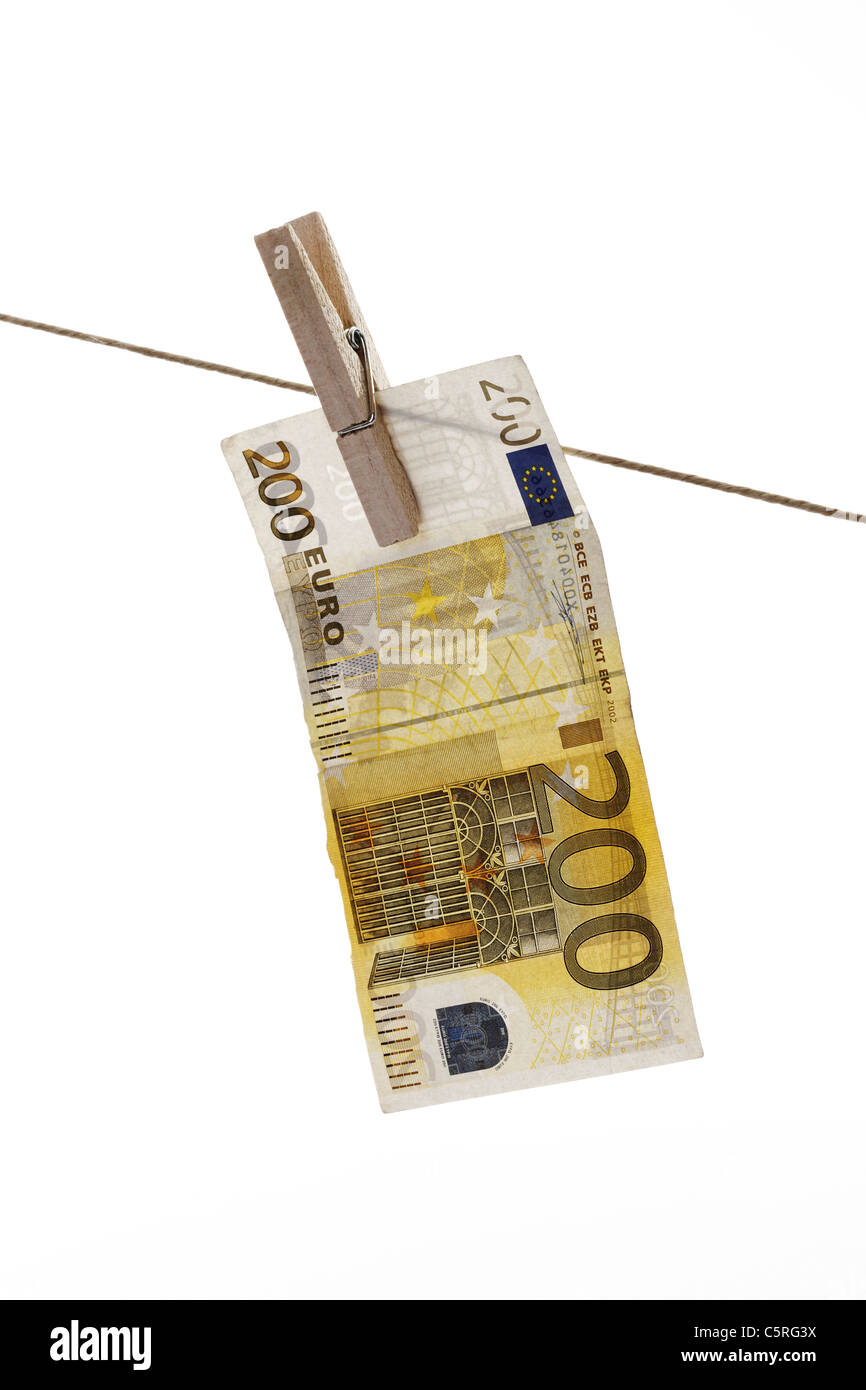 200 banconota in Euro appesi stendibiancheria Foto Stock