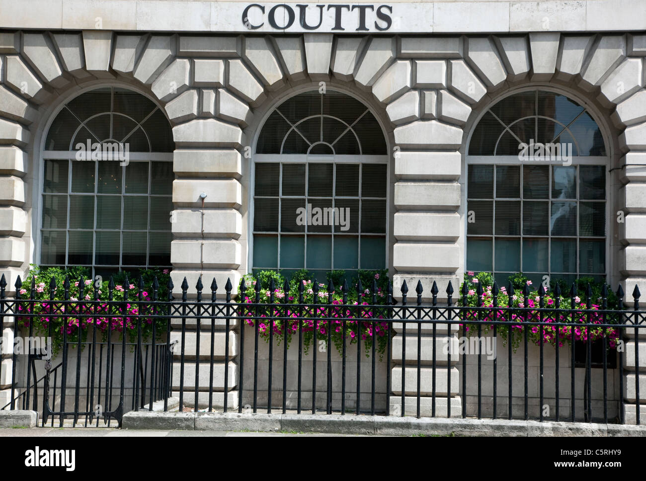 Ramo di Coutts Bank nel centro di Londra Foto Stock