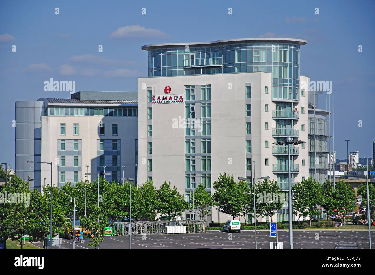 Ramada Hotel dal centro ExCeL, Royal Victoria Dock, Docklands di Londra, Newham, London, Greater London, England, Regno Unito Foto Stock