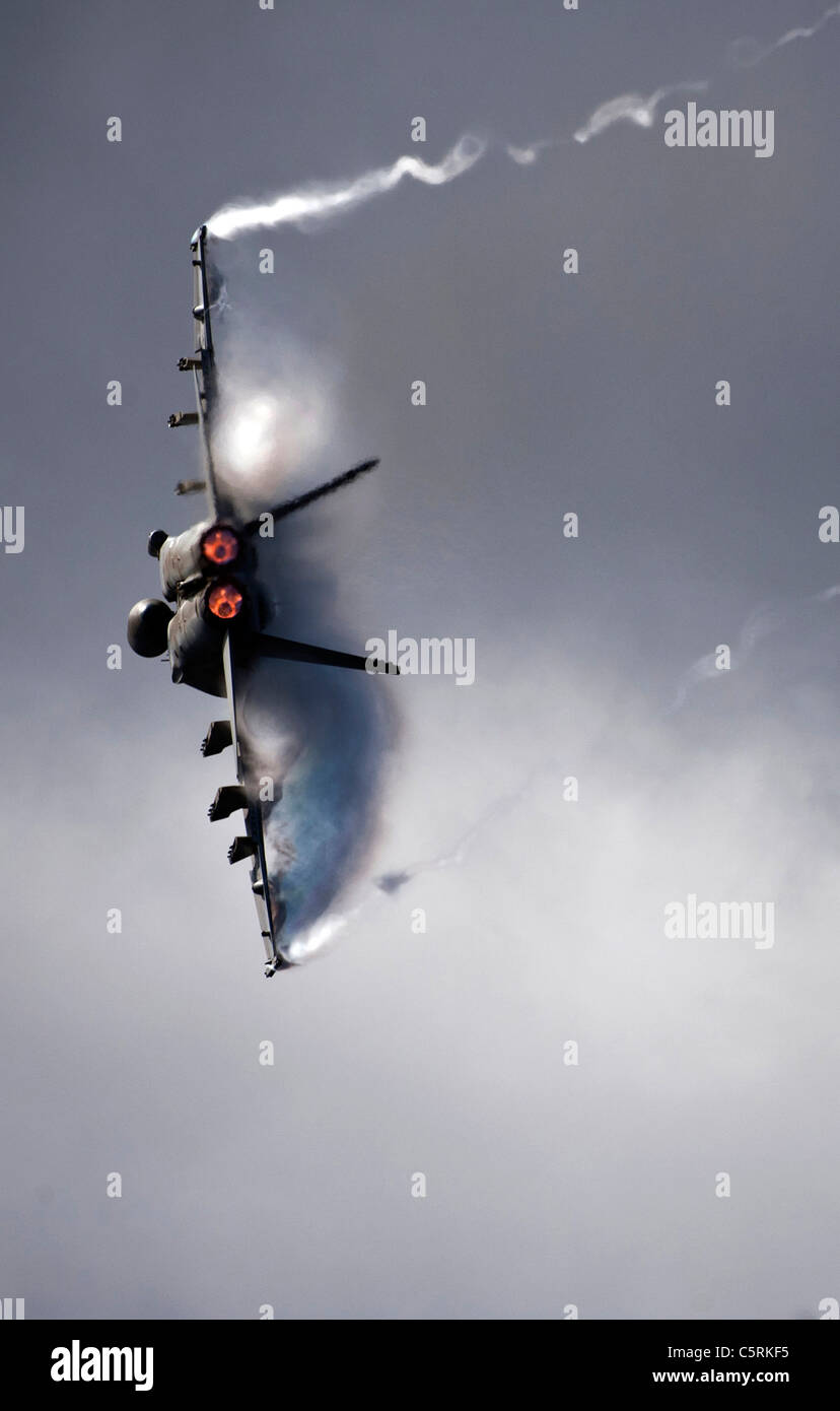 F/A-18E Super Hornet la manovra Foto Stock