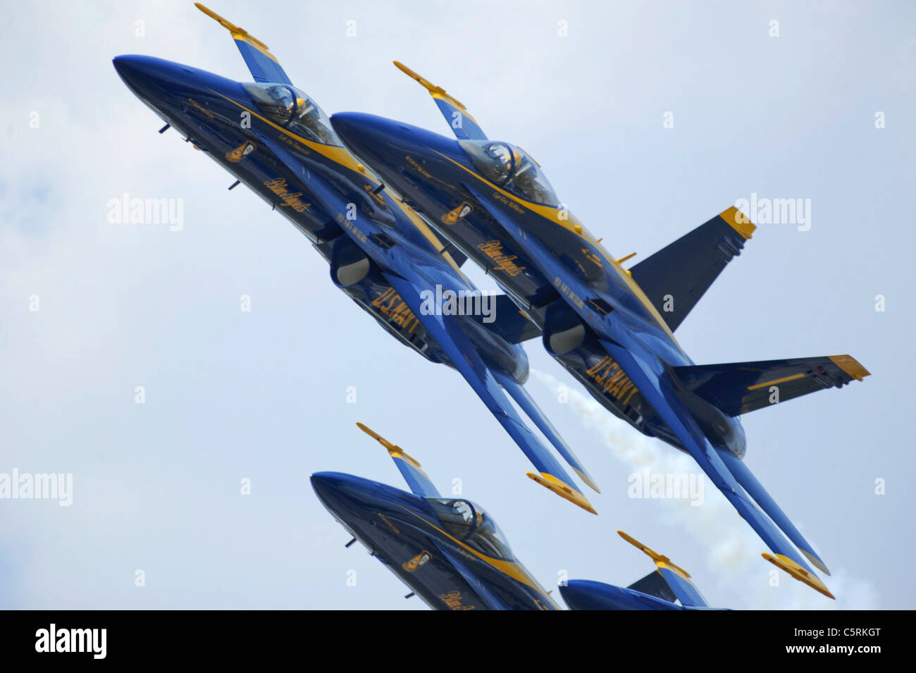 Gli Stati Uniti Navy dimostrazione di volo squadrone, Blue Angels, eseguire il "Diamond 360" manovre Foto Stock