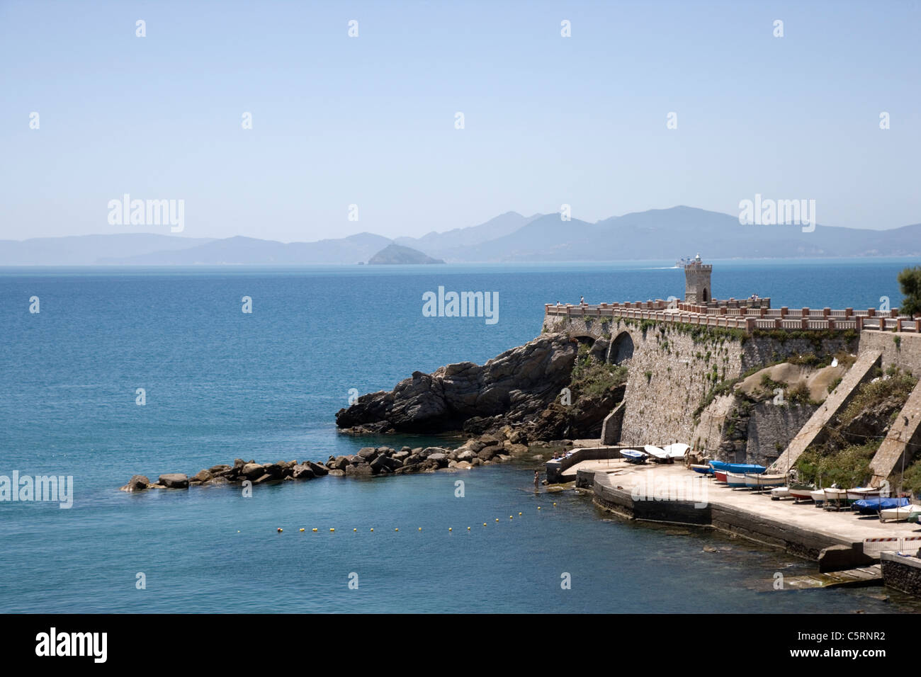 Porto di Piombino si affaccia su Elba toscana italia Foto Stock