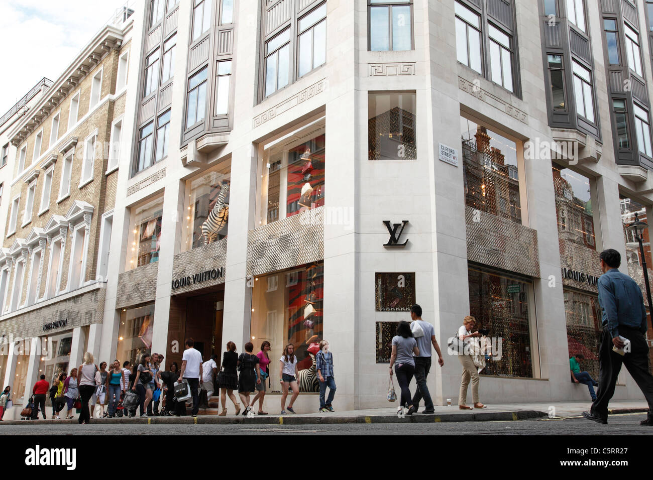 Un negozio Louis Vuitton su New Bond Street, London, England, Regno Unito Foto Stock