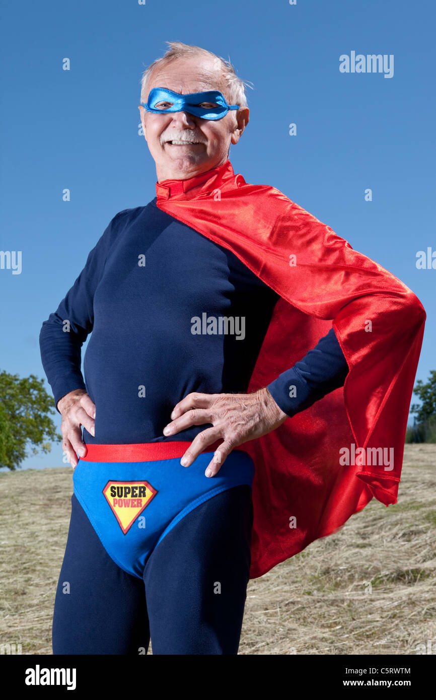 Austria, Burgenland, Senior uomo in superman costume Foto stock - Alamy