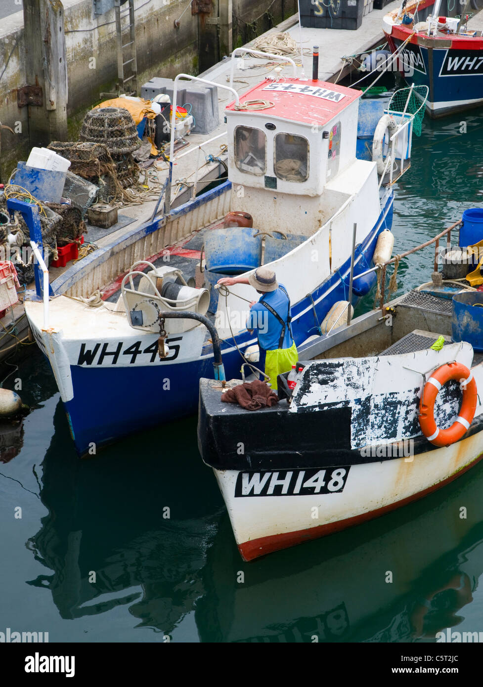 Granchi e aragoste barche essendo preparato in Weymouth. Foto Stock