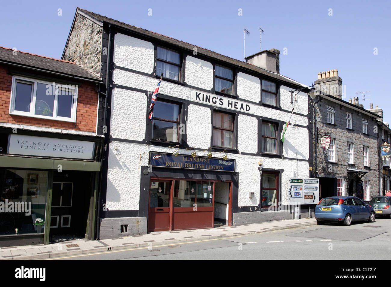 Llanrwst Royal British Legion nel vecchio kings Head Pub nel Galles del Nord villaggio di Llanrwst Foto Stock
