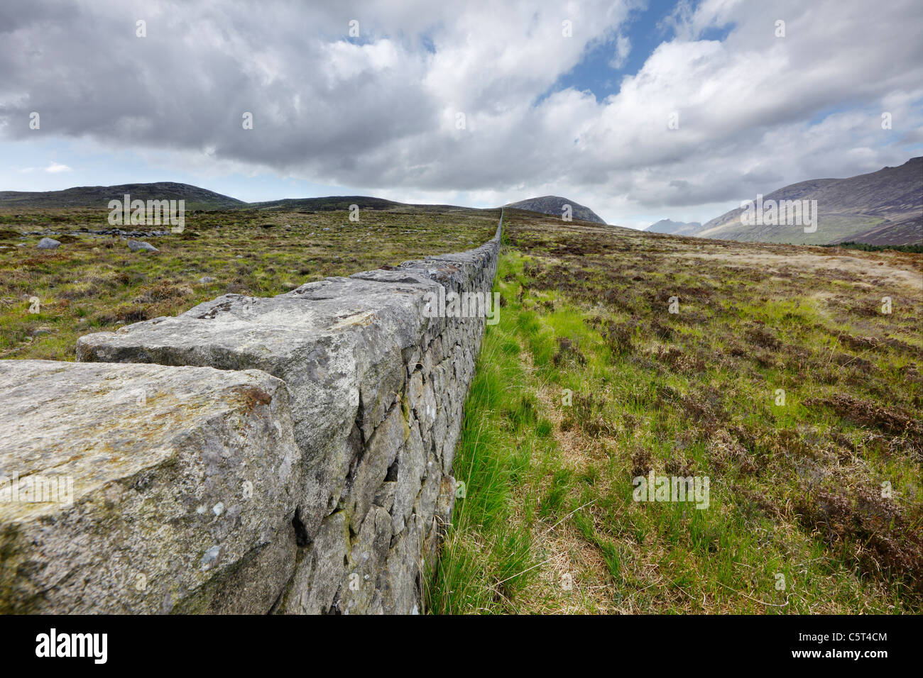 Regno Unito e Irlanda del Nord, County Down, Mourne Mountains, vista di Mourne Wall Foto Stock
