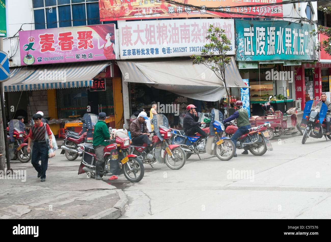 Strada di Wulingyuan, nella provincia del Hunan, Cina Foto Stock