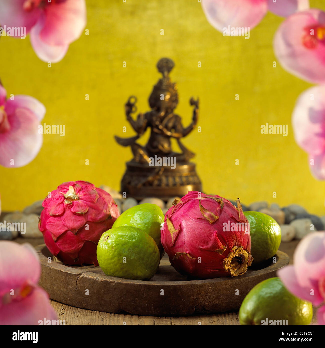 Dragon frutta e frutti guava sul vassoio Foto Stock