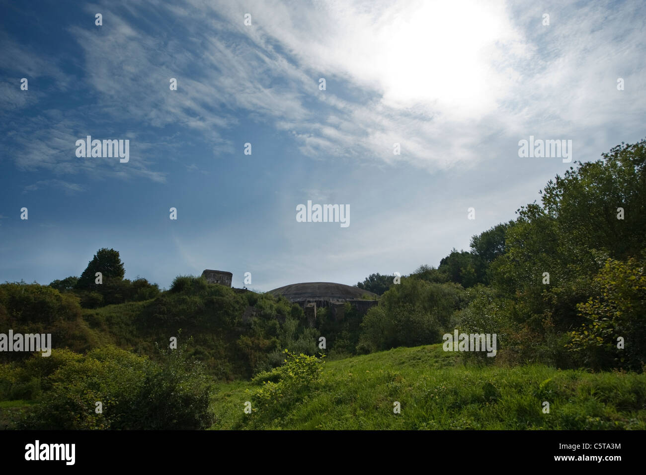 La cupola in calcestruzzo di La Coupole guerra mondiale II V2 sito a razzo nel nord della Francia a Helfault, vicino a St Omer nel Pas de Calais Foto Stock
