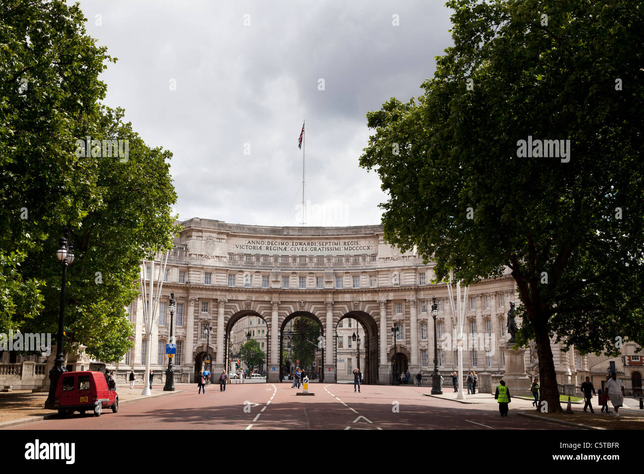 Admiralty Arch dal mall a Londra Foto Stock