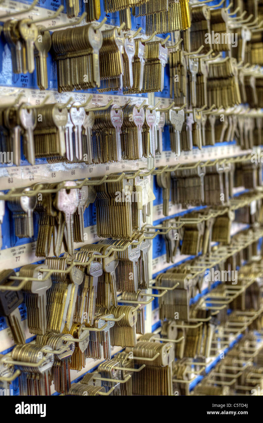 Frese per chiavi, chiave di fabbri, tastiera di selezione tasti cilindri schierate per facilità se trovato Foto Stock