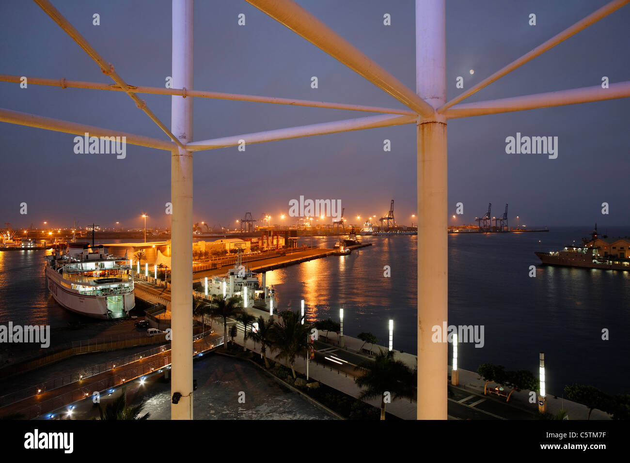 Spagna Las Palmas de Gran Canaria, vista del porto di notte Foto Stock