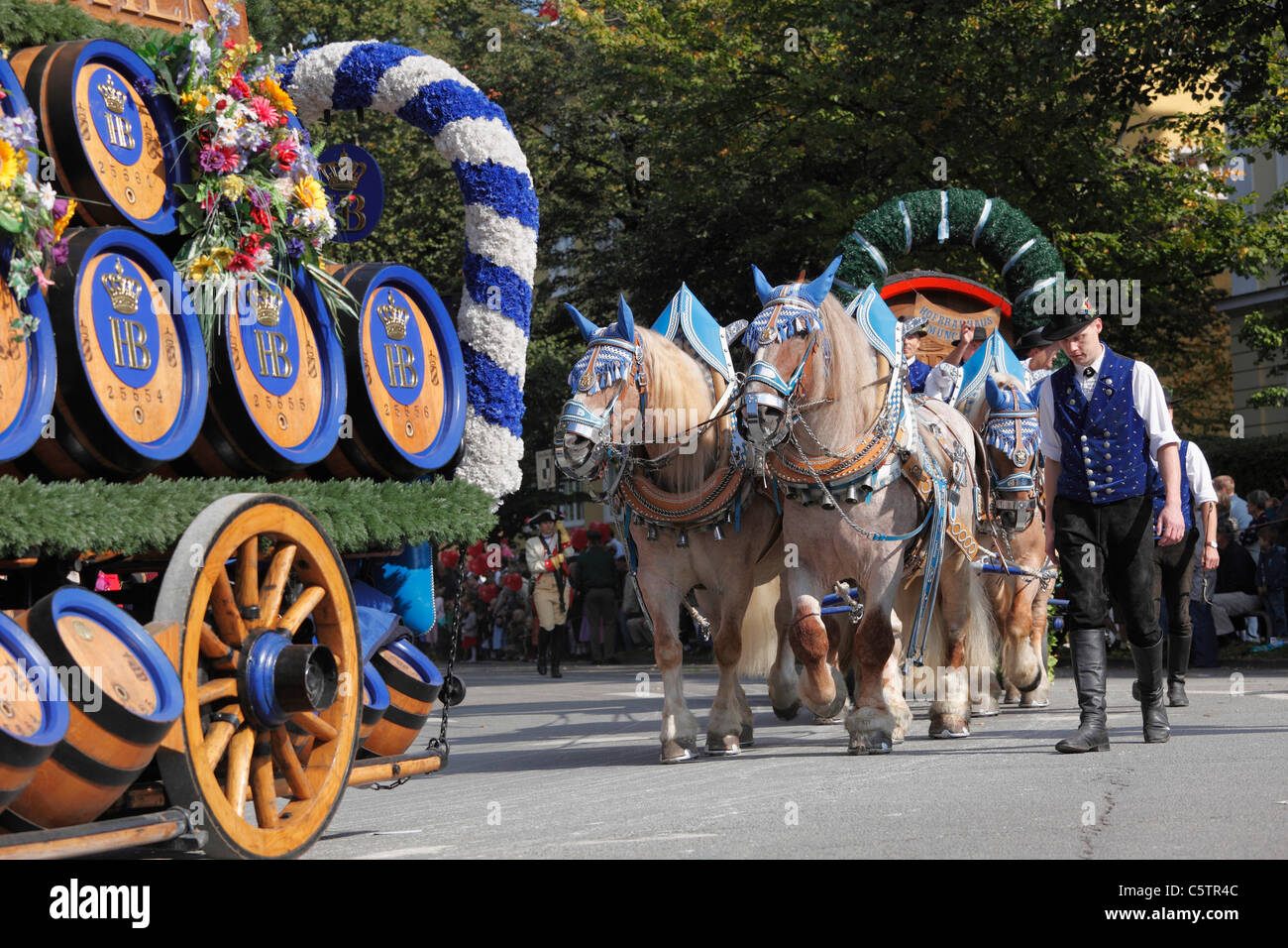 In Germania, in Baviera, Baviera, Monaco di Baviera, birreria decorativo carri presso l'Oktoberfest Processione Foto Stock