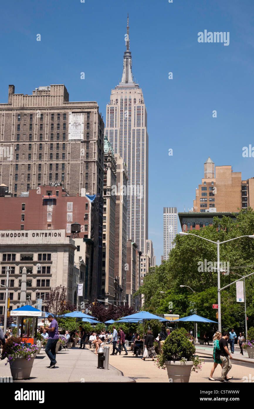 Empire State Building dal Flatiron spazio pubblico, Broadway e la Quinta Avenue e Madison Square Park, NYC Foto Stock