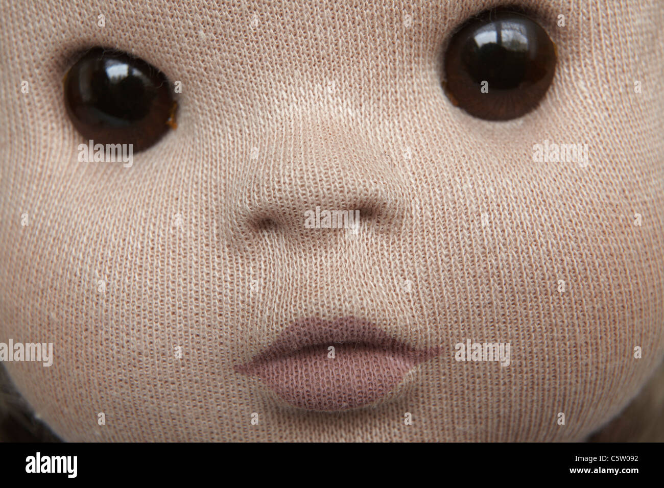 Close-up di doll face realizzato in tessuto a maglia Foto Stock